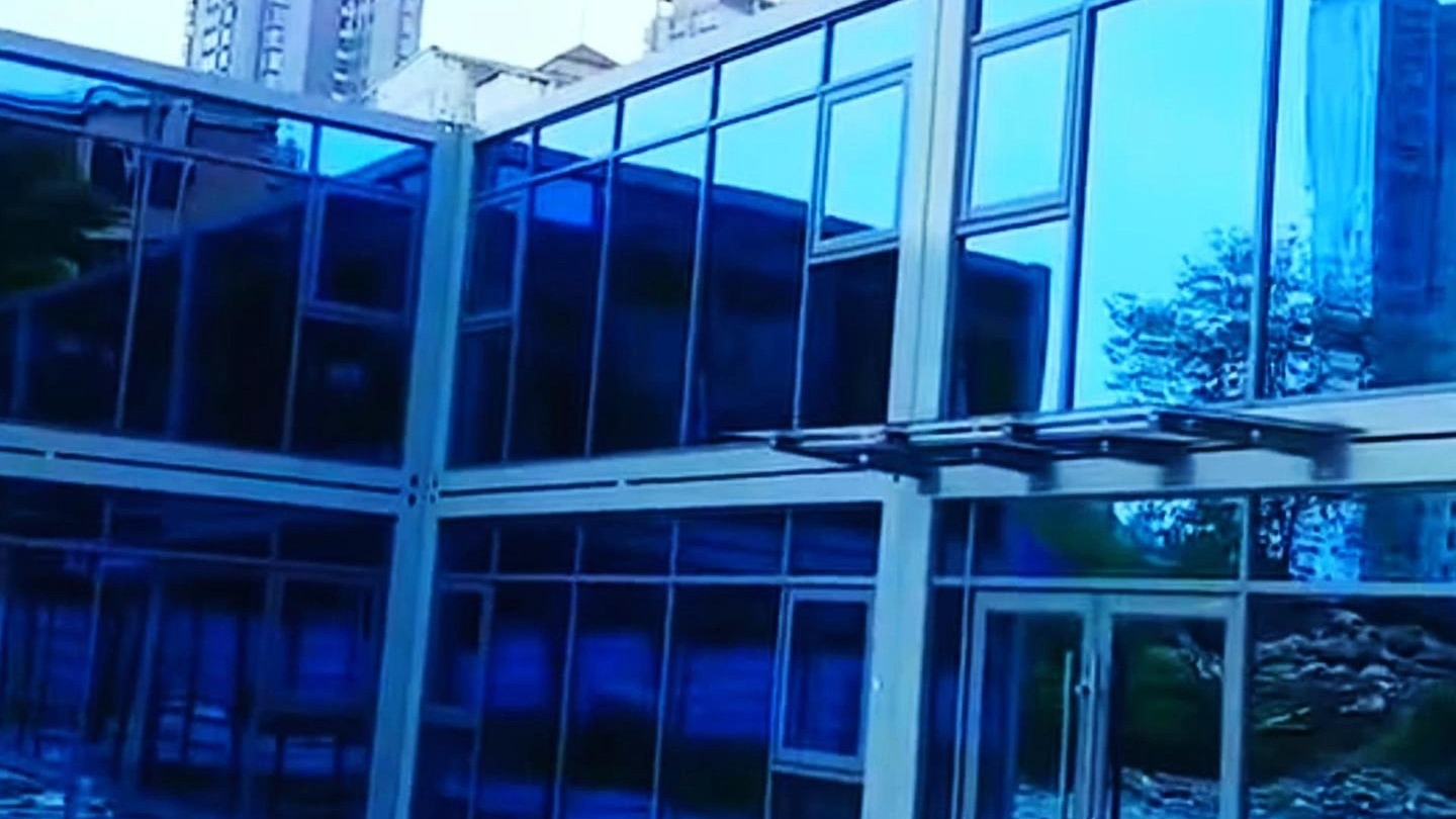 宜昌玻璃幕墙打包箱项目部项目实景-博客斯房屋案例